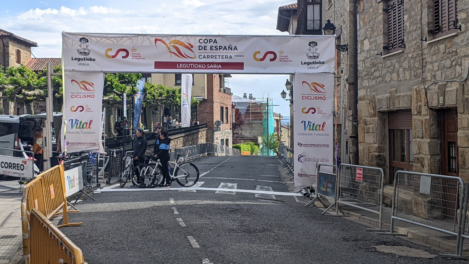Arco de meta personalizado para evento deportivo