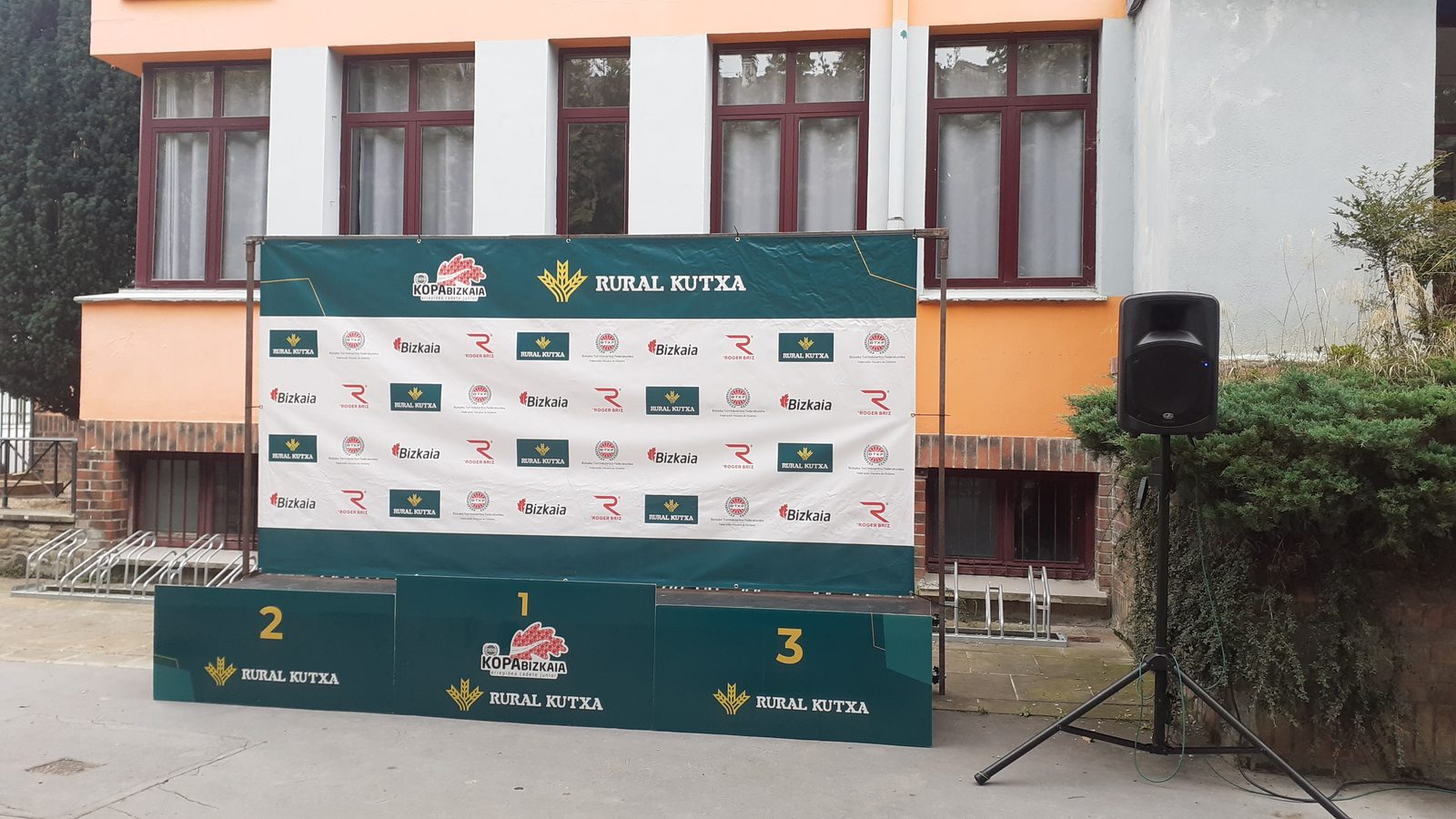 Podium para entregas de premios en alquiler