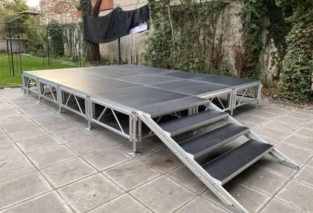 Tarima modular en alquiler para eventos