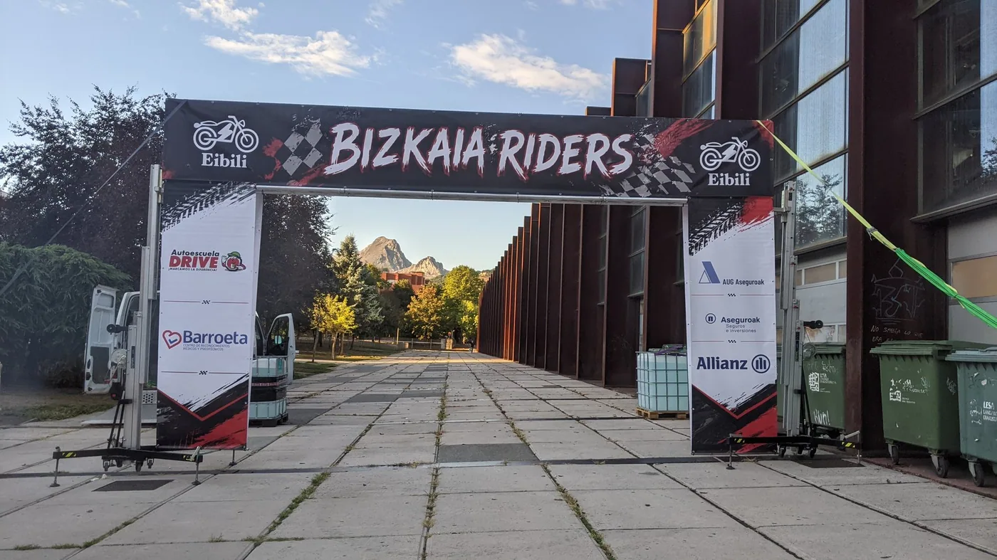 Arco de meta personalizado Bizkaia Riders