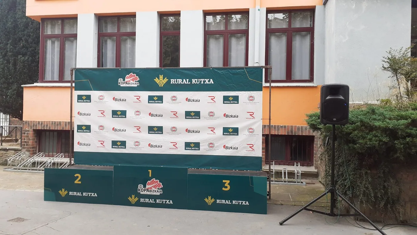 Podium para entregas de premios en alquiler