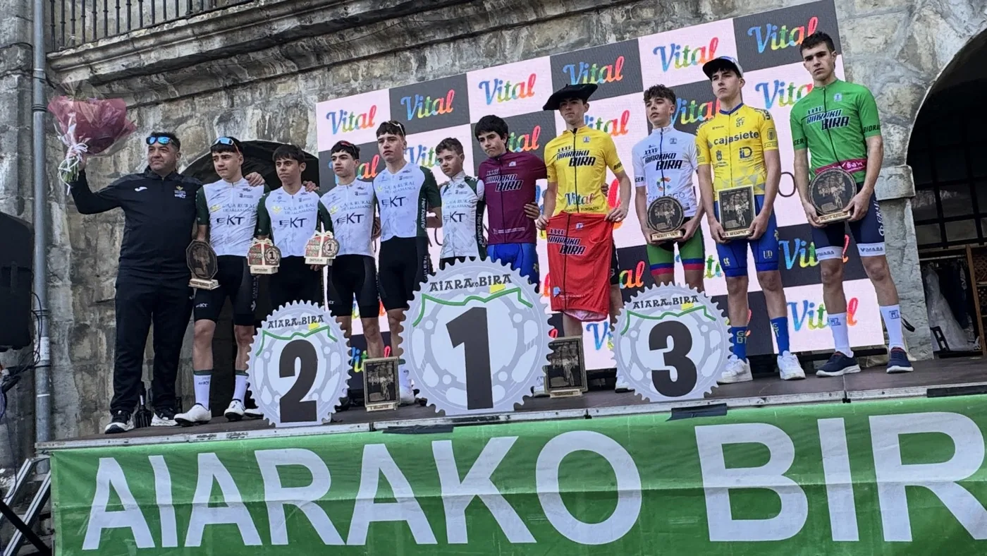 Sari-banaketa podiumarekin eta LED pantailarekin Aiarako Biran