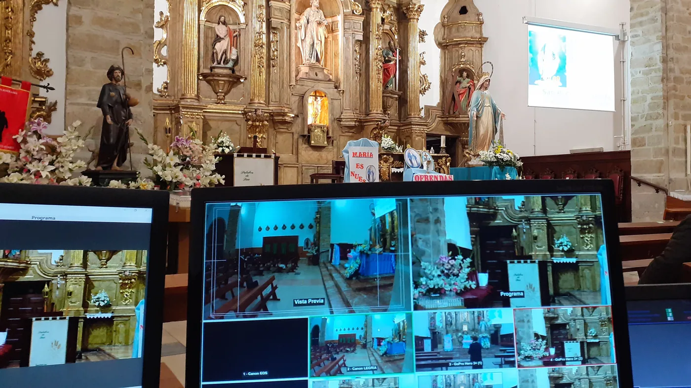 Streaming y realización multicámara en la Parroquia San Predro Lamuza Llodio durante la pandemia de COVID-19.